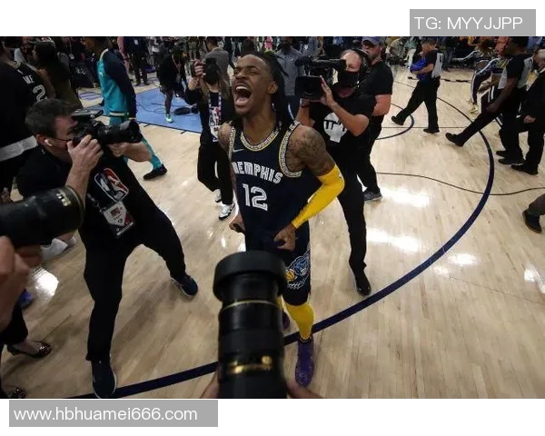 喀麦隆与澳大利亚激战正酣比分悬念引发球迷热议 喀麦隆与澳大利亚激战正酣比分悬念引发球迷热议