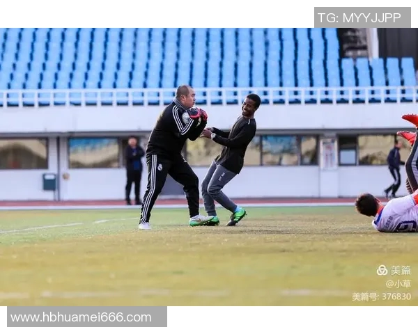 沙赫尔与迪拜阿萨的激烈对决展现足球魅力与团队精神 沙赫尔与迪拜阿萨的激烈对决展现足球魅力与团队精神